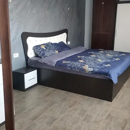 Carul Cu Flori 3* Κραϊόβα
